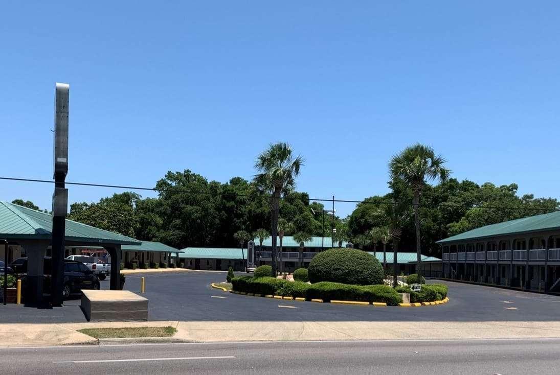 Super 8 By Wyndham Pensacola Nas Area Motel Exterior photo